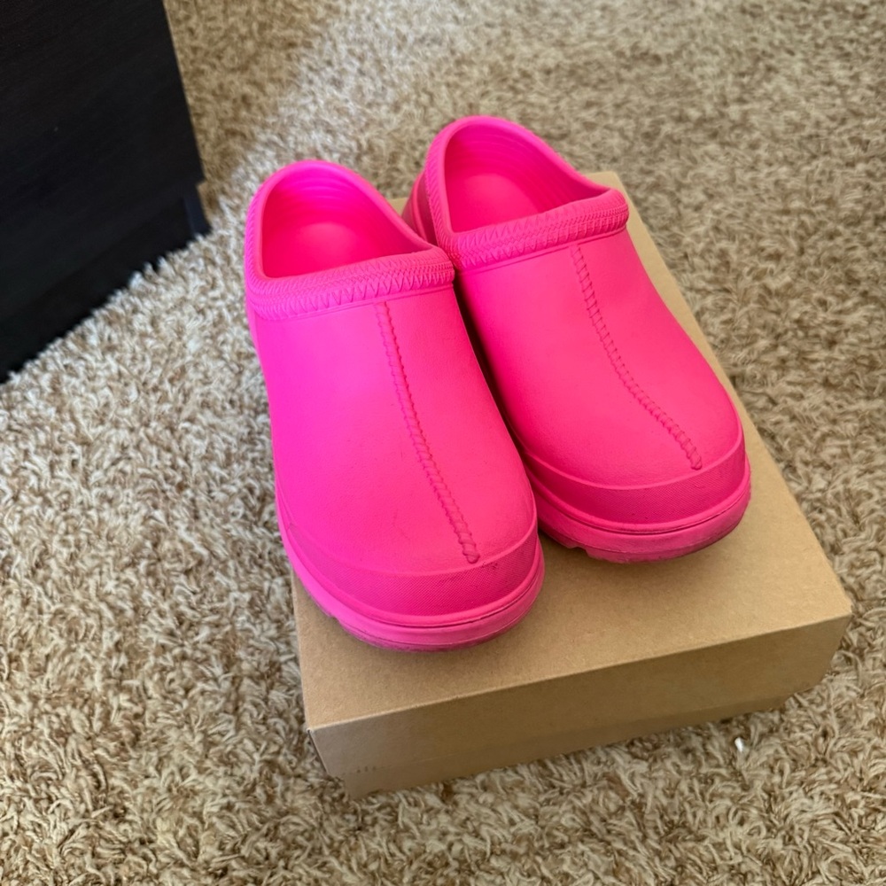 UGG Tasman Bright Pink Mules